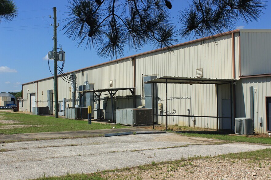 More Photos Of 11117 Mahaffey Rd, Tomball Manufacturing For Sale