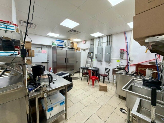 More Photos Of 10305 Taylorsville Rd, Louisville Restaurant For Sale
