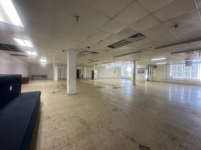 More Photos Of 14200 Chicago Rd, Dolton Storefront Retail Office For Lease