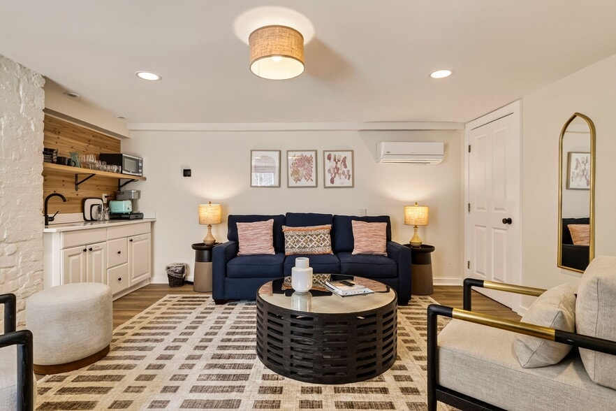 More Photos Of 17 W Park Ave, Savannah Office For Sale