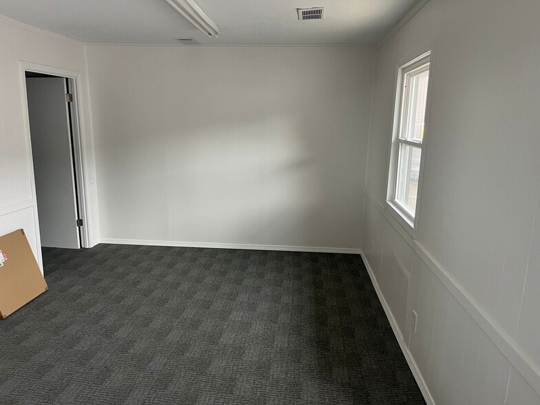 More Photos Of 1112 Ulrich Ave, Louisville Office For Lease