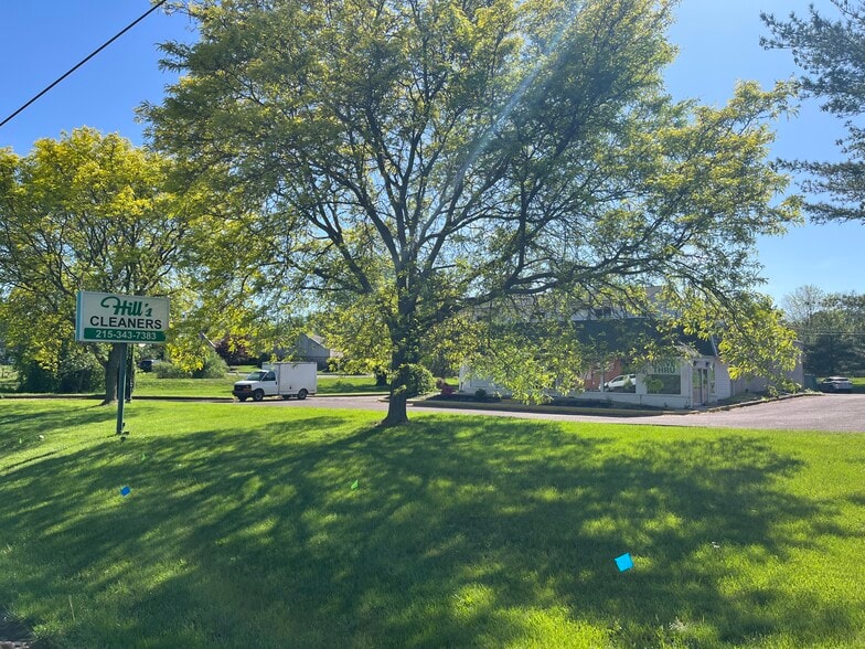 More Photos Of 880 Easton Rd, Warrington Freestanding For Sale