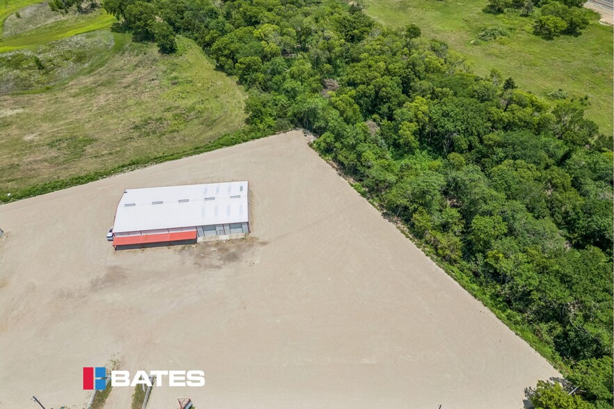 More Photos Of 5200 N I-45 Hwy, Ennis Unknown For Lease