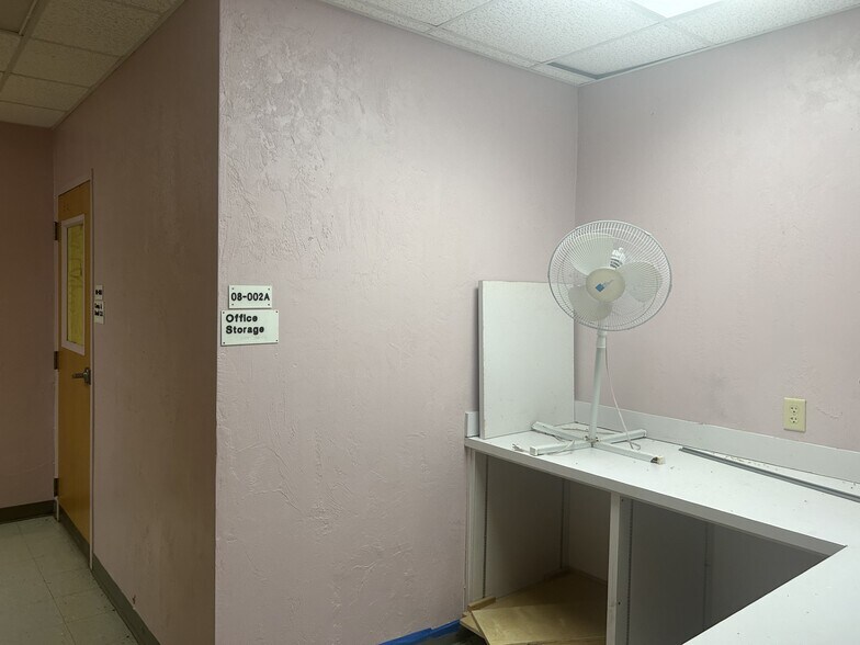 More Photos Of 101 S Prospect St, Crescent City Flex For Sale