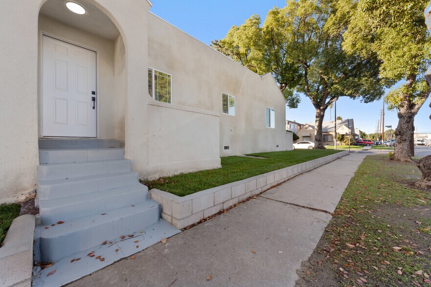 More Photos Of 758 E 84th St, Los Angeles Multifamily For Sale