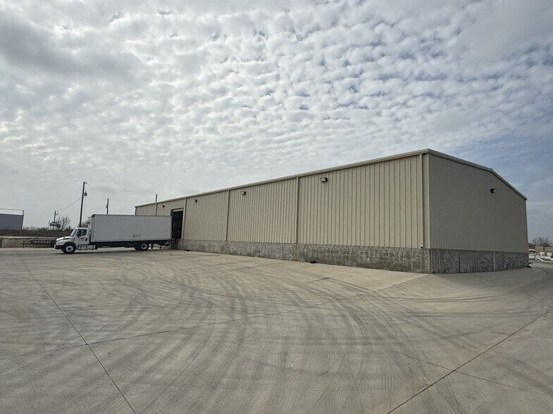 More Photos Of 6750 S Old Bastrop Hwy, San Marcos Unknown For Lease