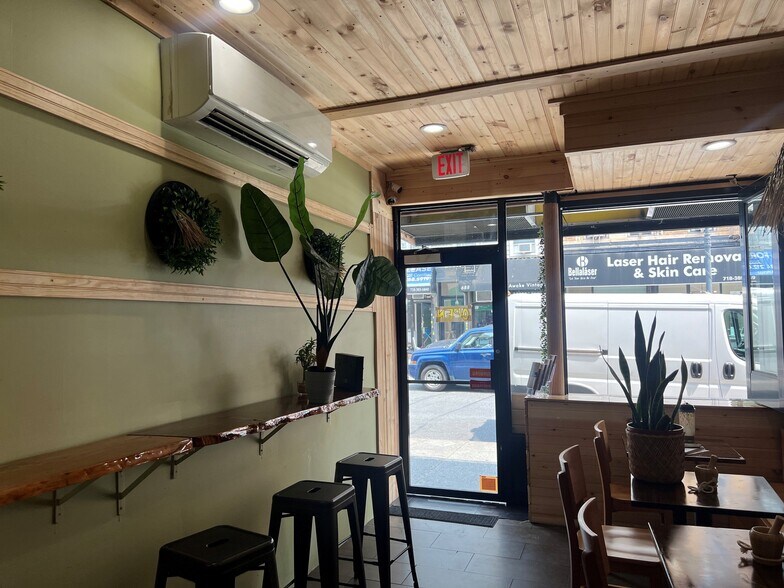 Primary Photo Of 685 Manhattan Ave, Brooklyn Storefront Retail Residential For Lease