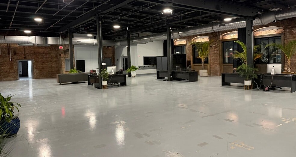 More Photos Of 500 Supor Blvd, Harrison Unknown For Lease