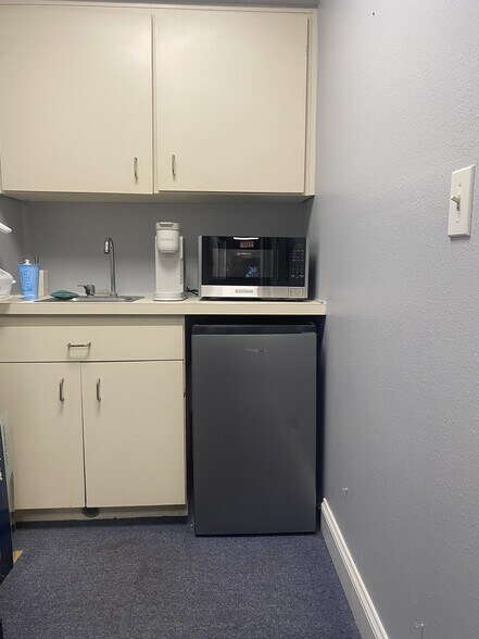 More Photos Of 2595 Tampa Rd, Palm Harbor Office For Lease