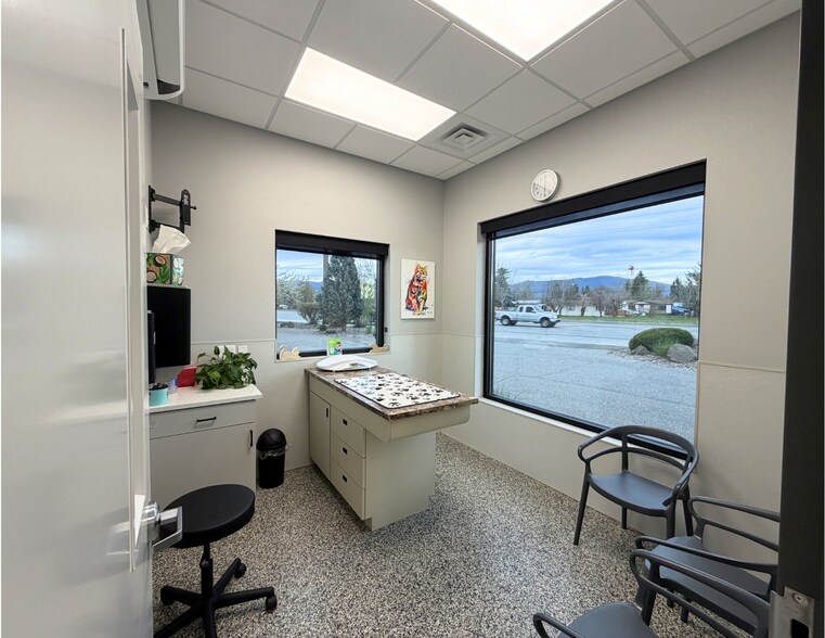 More Photos Of 19223-19225 E Appleway Ave, Spokane Valley Freestanding For Lease