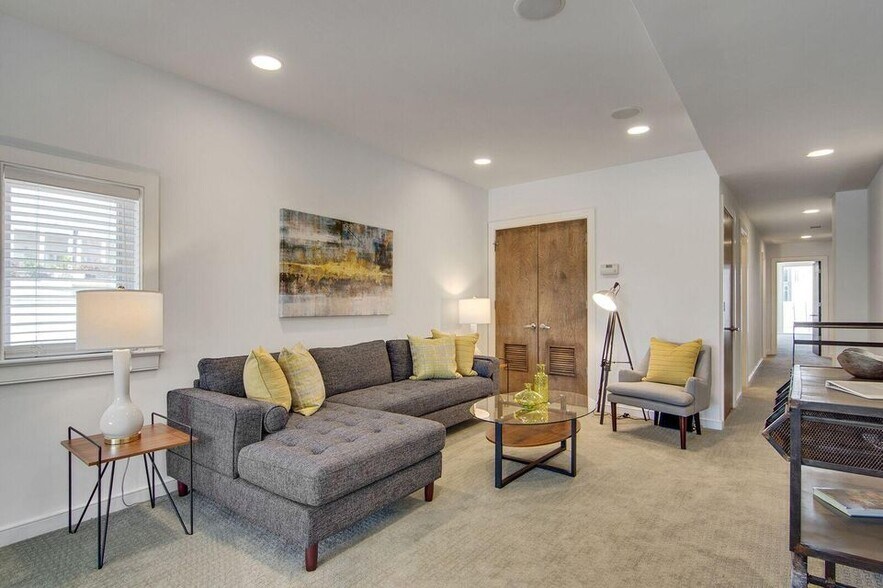 More Photos Of 487 King St, Charleston Loft Creative Space For Sale