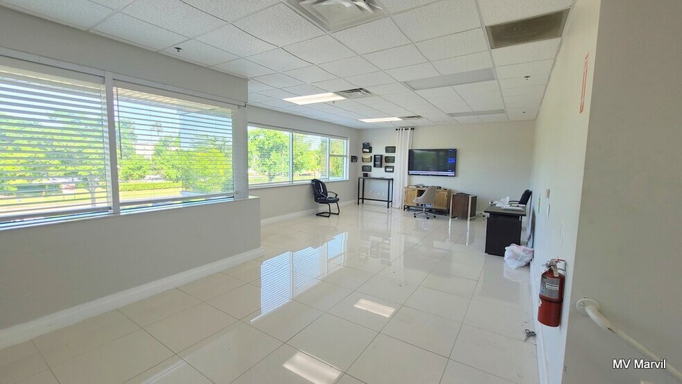 More Photos Of 6450 Kingspointe Pky, Orlando Light Distribution For Lease
