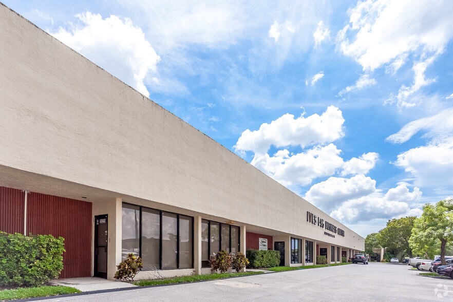 More Photos Of 20201-20285 NE 15th Ct, Miami Warehouse For Lease