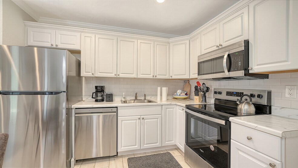 More Photos Of 5610 AVENIDA DEL MARE, Sarasota Specialty For Sale