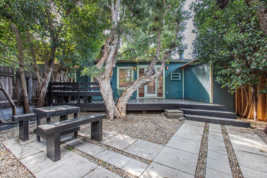 More Photos Of 2008-2020 Strongs Dr, Venice Apartments For Sale