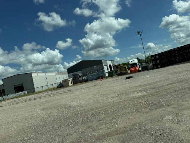 More Photos Of 10219 Pineland Rd, Houston Land For Lease