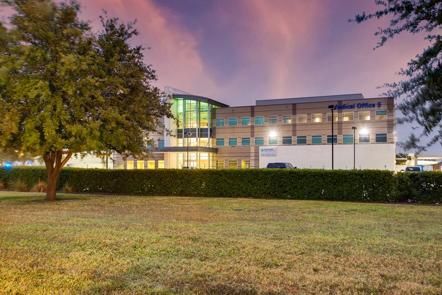 More Photos Of 12001 South Fwy, Burleson Medical For Lease