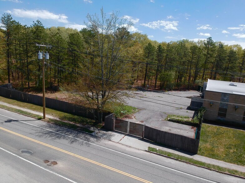 More Photos Of 245 Middle Island Rd, Medford Land For Lease
