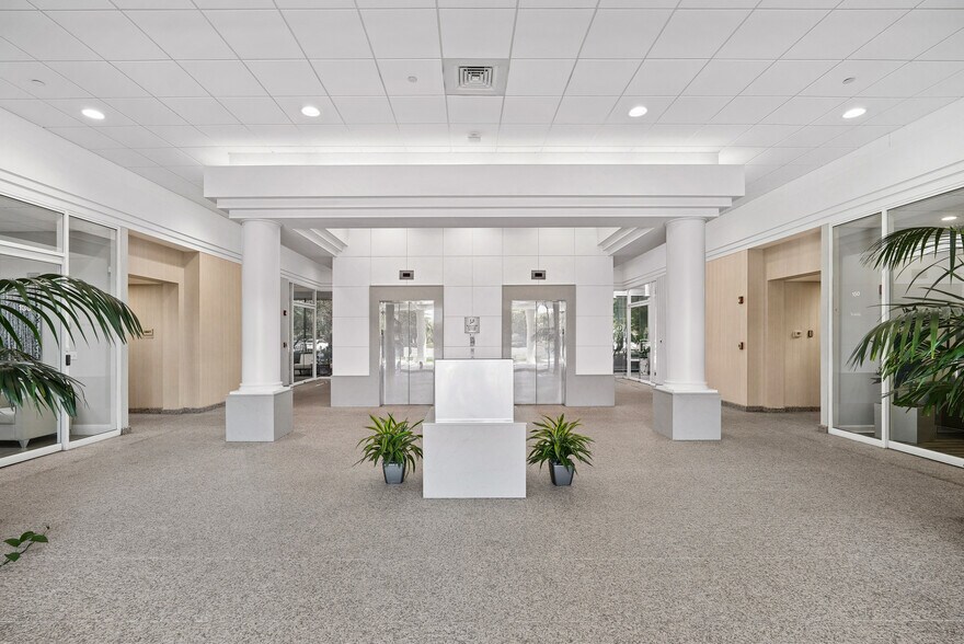 More Photos Of 7108-7121 Fairway Dr, Palm Beach Gardens Unknown For Lease
