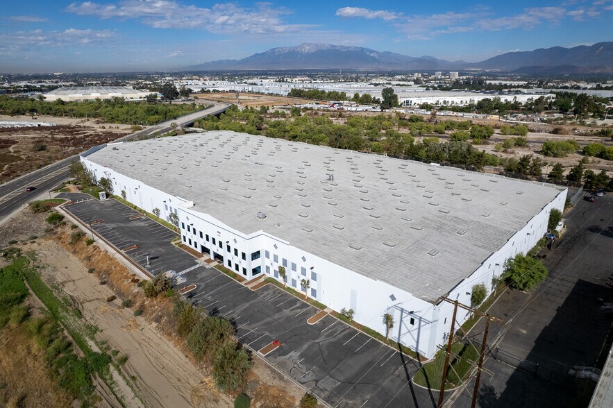 More Photos Of 1050 E Orange Show Rd, San Bernardino Warehouse For Lease