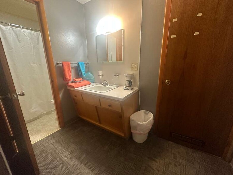 More Photos Of 810 E US Hwy 275, Ewing Hotel For Sale