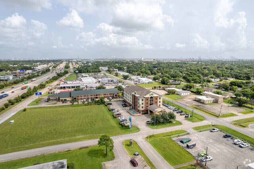 More Photos Of 908 W G St, La Porte Hotel For Sale