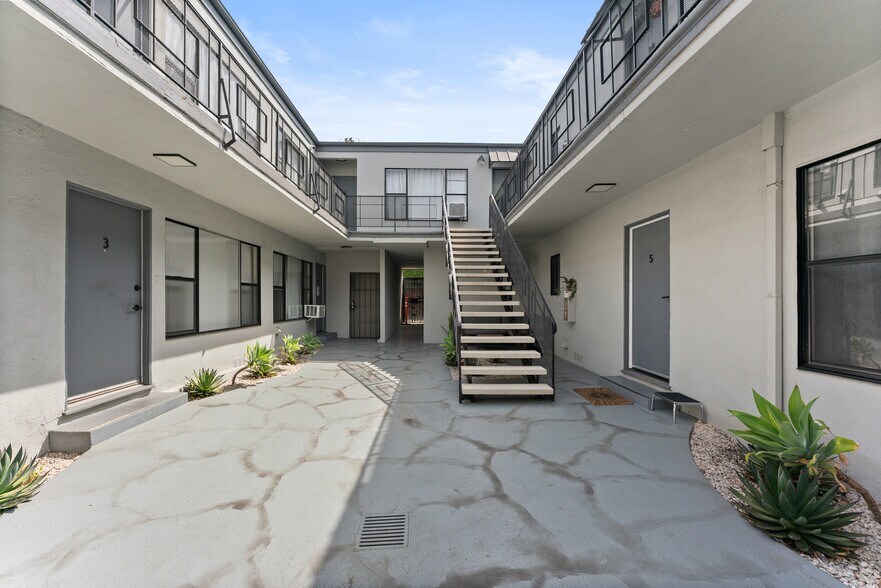 More Photos Of 5810 San Vicente Blvd, Los Angeles Apartments For Sale