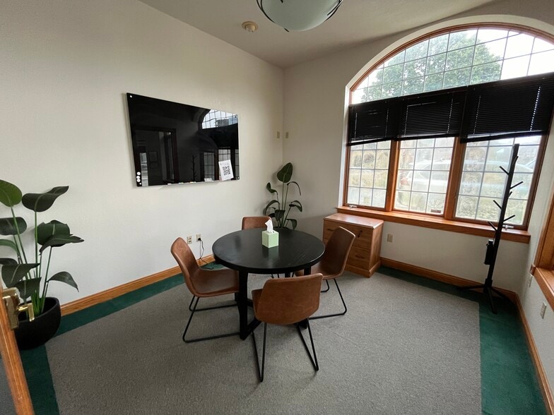 More Photos Of 6100 W Bluemound Rd, Wauwatosa Storefront Retail Residential For Lease