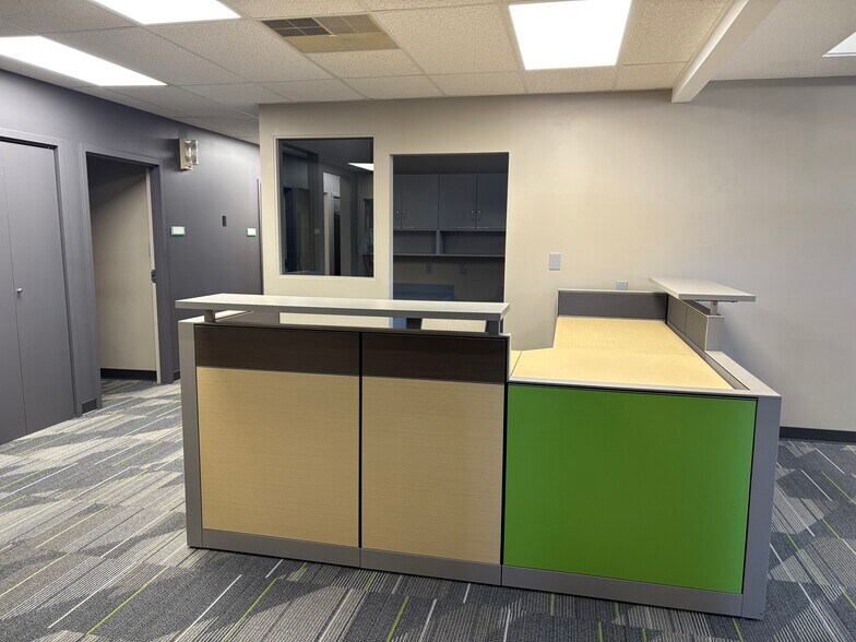 More Photos Of 201 W Broadway Blvd, Johnston City Office For Sale