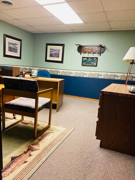 More Photos Of 721 Highway 5 N, Mountain Home Storefront For Sale