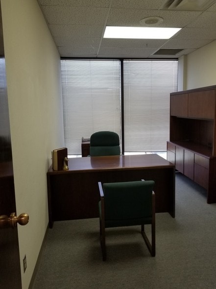 More Photos Of 3911 S Main St, Roswell Manufacturing For Lease