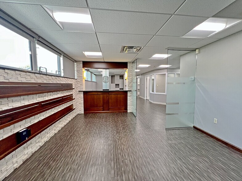 More Photos Of 1117 Washington St, Highland Medical For Sale