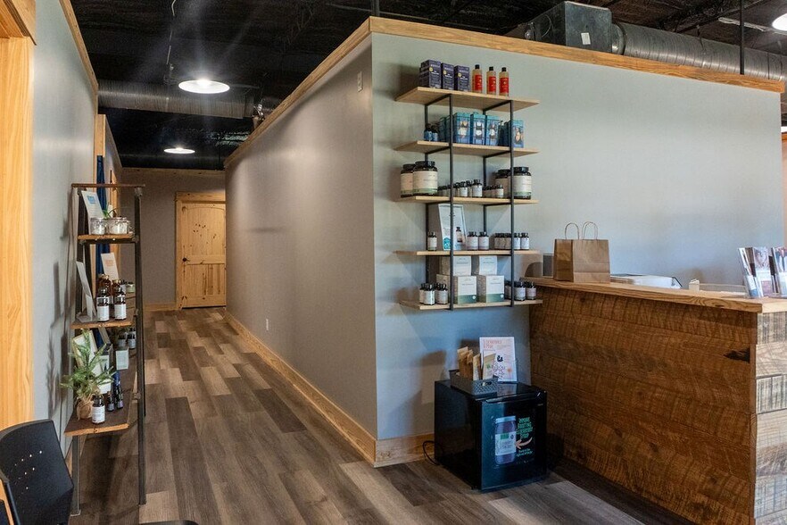 More Photos Of 214 S Church St, Dublin Flex For Sale