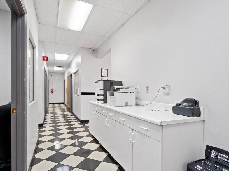 More Photos Of 2560 E Main St, Mesa Freestanding For Sale