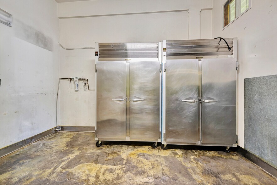 More Photos Of 5611 Hollywood Blvd, Los Angeles Storefront For Lease