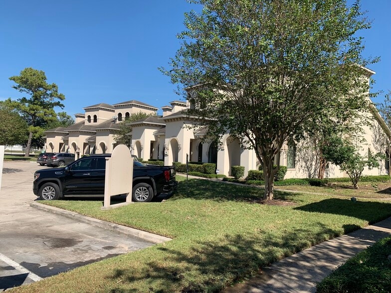 More Photos Of 12824 Willow Centre Dr, Houston Medical For Sale