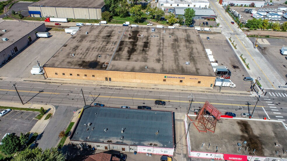 More Photos Of 2323-2409 E Hennepin Ave, Minneapolis Warehouse For Sale