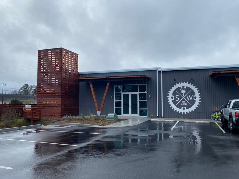 More Photos Of 605 N Main St, Summerville Storefront Retail Office For Lease