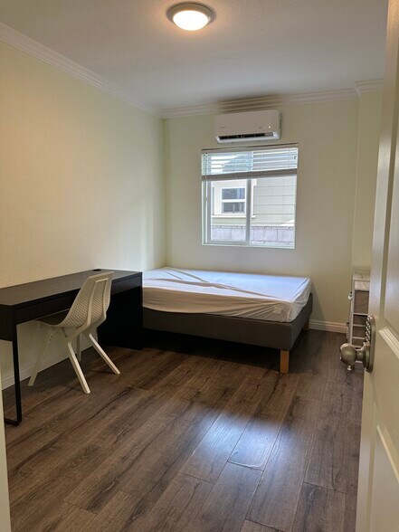 More Photos Of 1161 W 37th Dr, Los Angeles Apartments For Sale