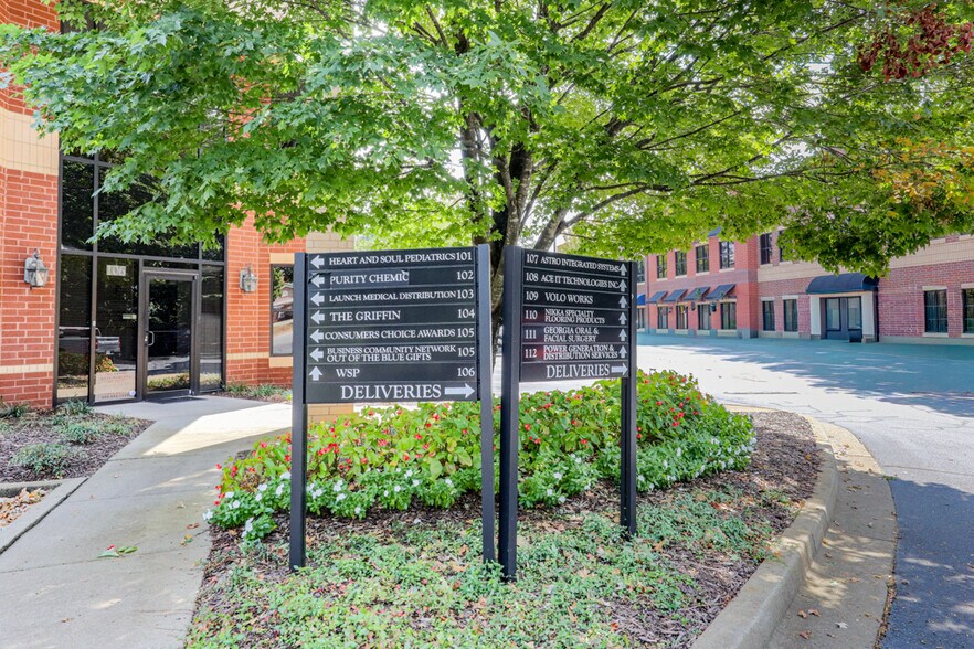 More Photos Of 1880 W Oak Pky, Marietta Loft Creative Space For Lease