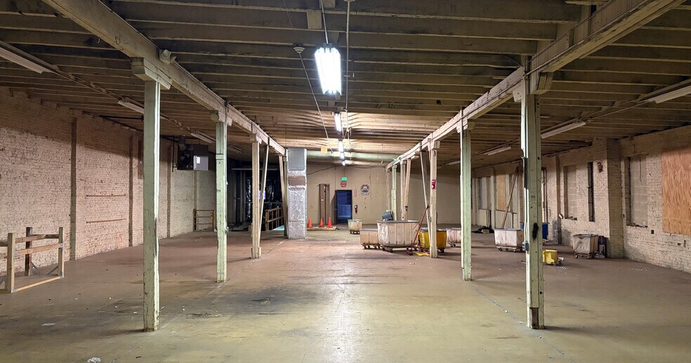 More Photos Of 3700-3702 Bank St, Baltimore Light Distribution For Sale