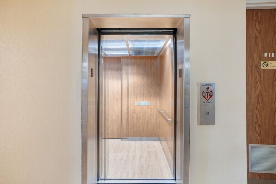 More Photos Of 400 S Tamiami Trl, Venice Medical For Sale