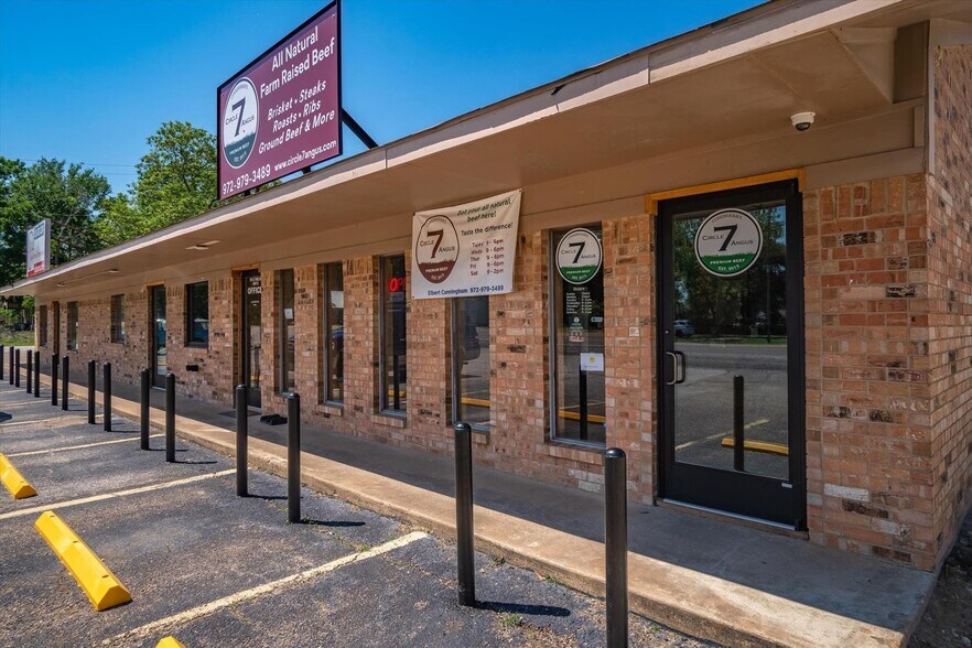 More Photos Of 701 E Pine St, Edgewood Flex For Lease