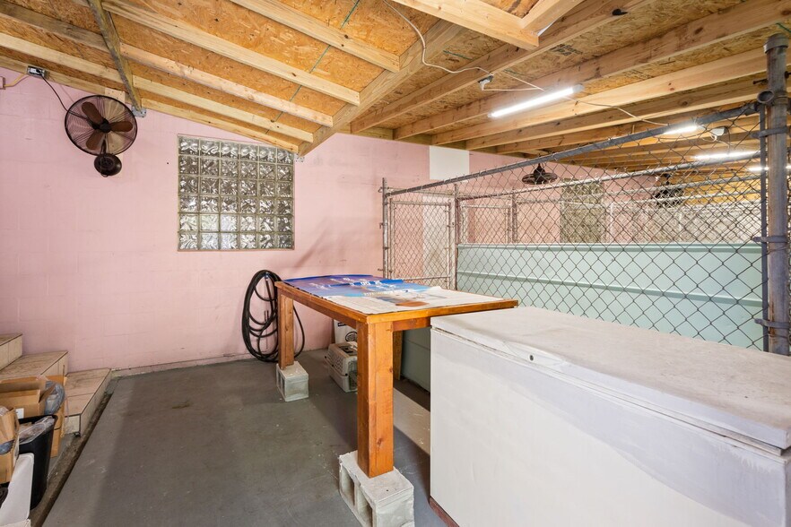 More Photos Of 6603 N Florida Ave, Tampa Veterinarian Kennel For Lease
