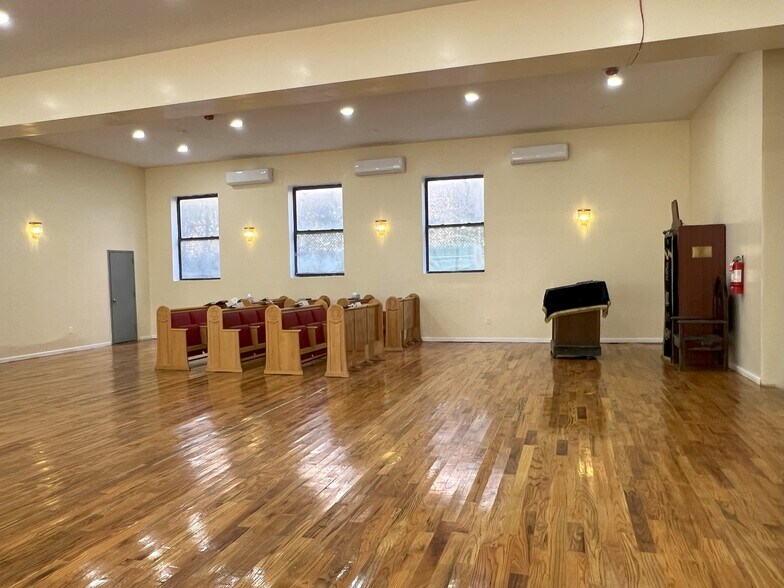 More Photos Of 2261-2269 Bragg St, Brooklyn Schools For Sale