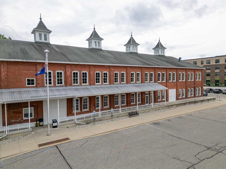 More Photos Of 322 Broadway St, Mount Pleasant Flex For Sale