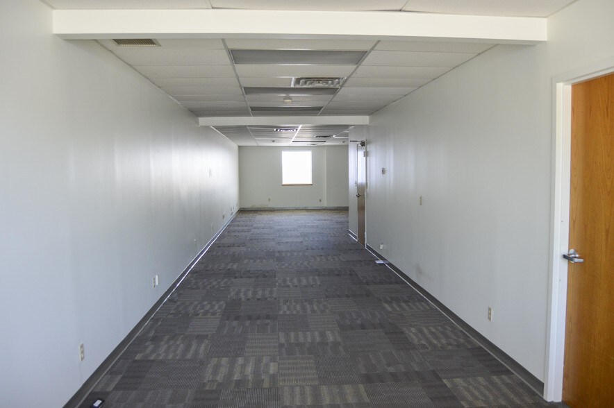 More Photos Of 301 Cayuga Rd, Cheektowaga Unknown For Lease
