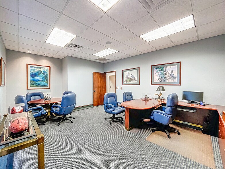 More Photos Of 5421 N 59th St, Tampa Office For Sale