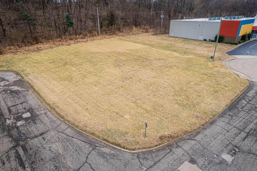 More Photos Of 401 Walker Dr, Henderson General Retail For Sale