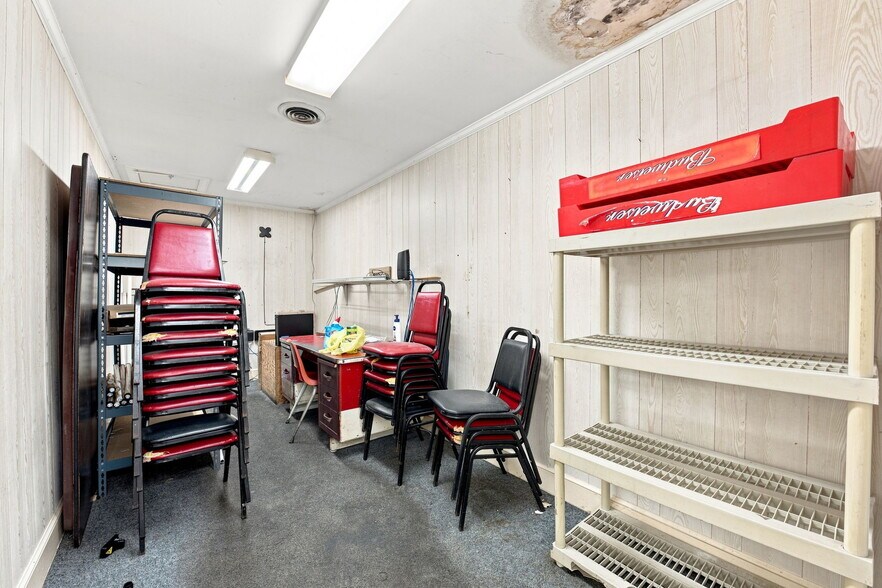 More Photos Of 346 W Jones St, Trenton Service Station For Lease